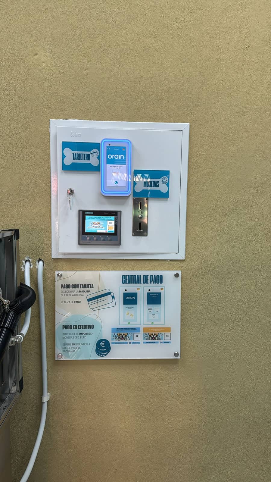 Cartel con las instrucciones del autolavado